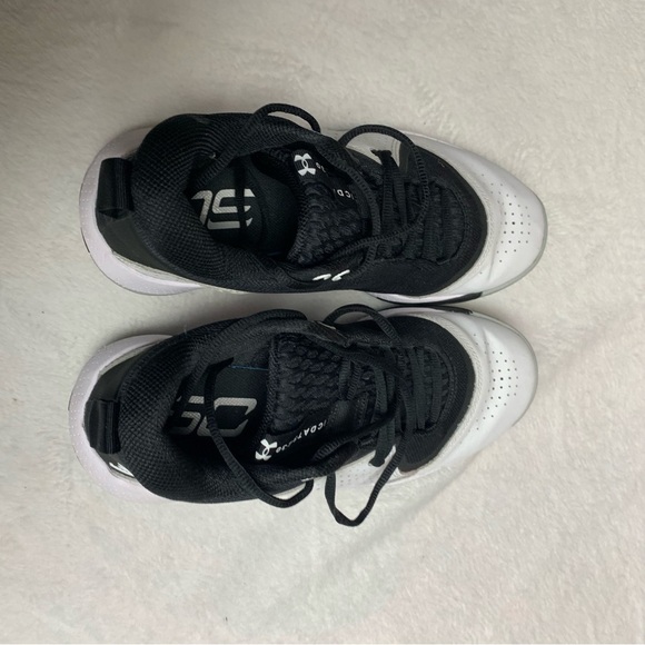 Under Armour Men’s SC Black and White Sneakers size 8 in EUC - Picture 3 of 7